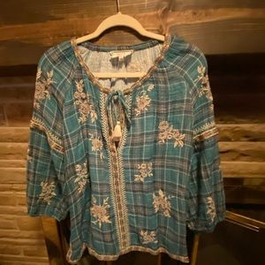 Johnny was three-quarter sleeve, beautiful turquoise top